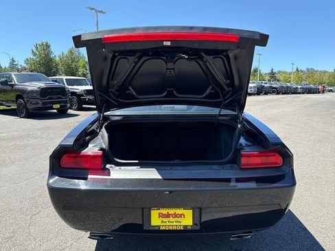 Used 2009 Dodge Challenger R/T w/ Sound Group RWD image 6