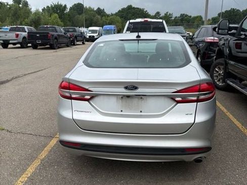 Used 2017 Ford Fusion SE FWD image 3