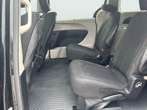 Used 2019 Chrysler Pacifica Touring Plus w/ Advanced Safetytec Group FWD image 14