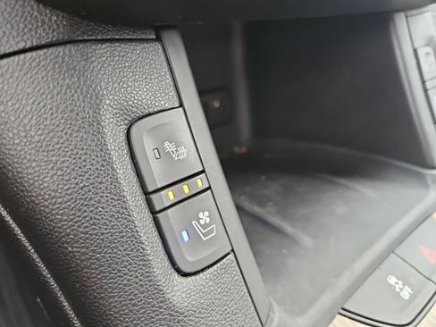 Used 2019 GMC Acadia Denali w/ Technology Package AWD/4WD image 27
