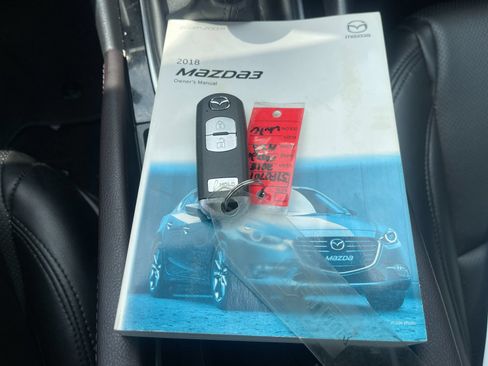 Used 2018 MAZDA MAZDA3 Grand Touring w/ Premium Equipment Package FWD image 10