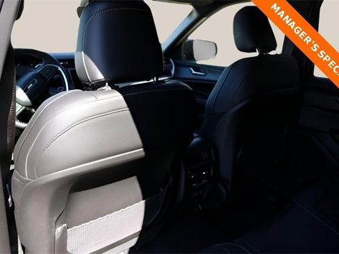 New 2025 Jeep Grand Cherokee Altitude image 14