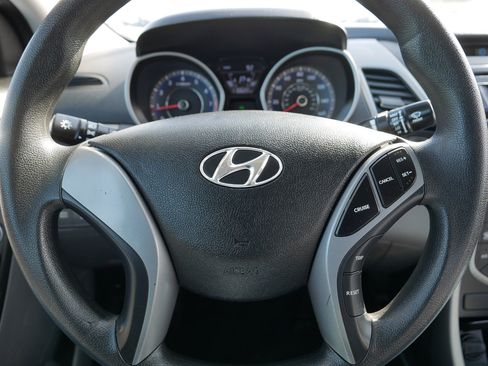 Used 2016 Hyundai Elantra SE image 25