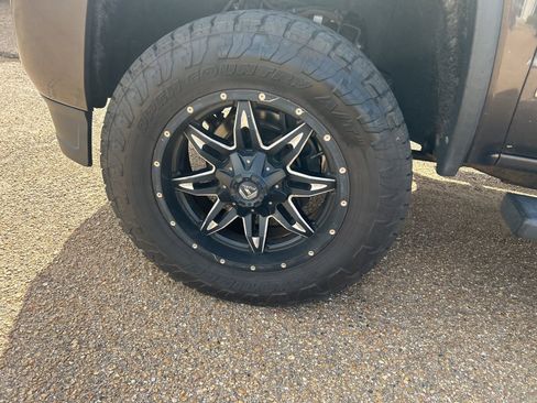 Used 2015 GMC Sierra 2500 SLT w/ Duramax Plus Package image 18