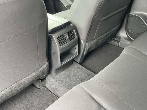 Used 2025 Nissan Rogue S image 11