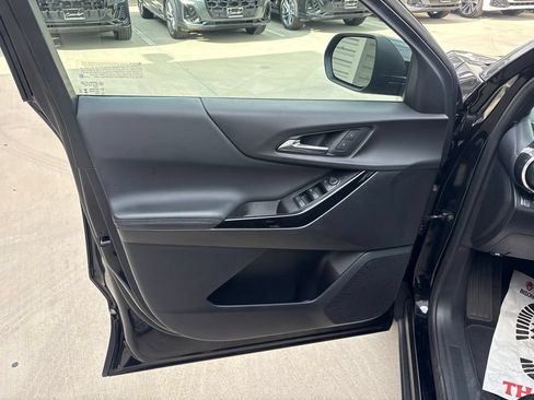 Used 2025 Chevrolet Equinox LT FWD image 13
