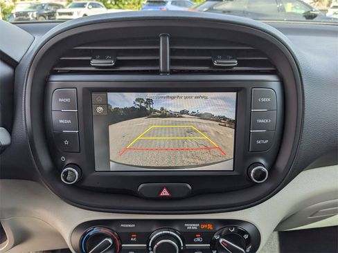 Certified 2025 Kia Soul LX image 24