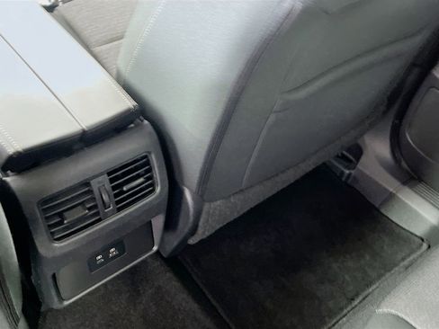 Used 2022 Nissan Rogue SV image 23