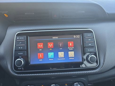 Used 2019 Nissan Kicks S image 16