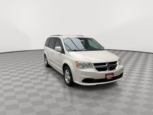 Used 2012 Dodge Grand Caravan SXT image 25