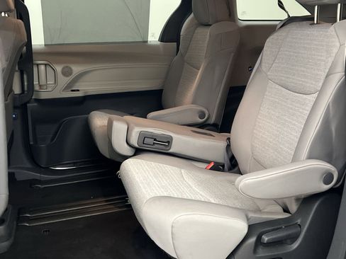 Used 2024 Toyota Sienna LE image 23