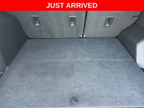 Used 2021 GMC Terrain SLE w/ Driver Convenience Package FWD image 16