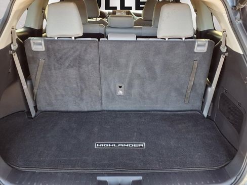 Used 2022 Toyota Highlander LE image 31