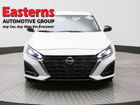 Used 2025 Nissan Altima 2.5 SV FWD image 2