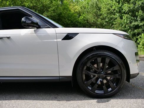 Used 2026 Land Rover Range Rover Sport SE AWD/4WD image 57