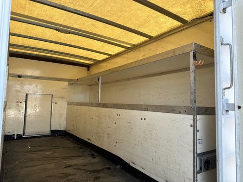 Used 2016 Chevrolet Express 3500 image 19