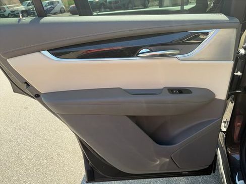 Used 2020 Cadillac XT6 Premium Luxury FWD image 32
