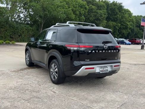 Used 2024 Nissan Pathfinder SL FWD image 7