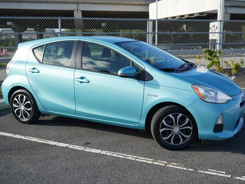 Used 2014 Toyota Prius C Two FWD image 5
