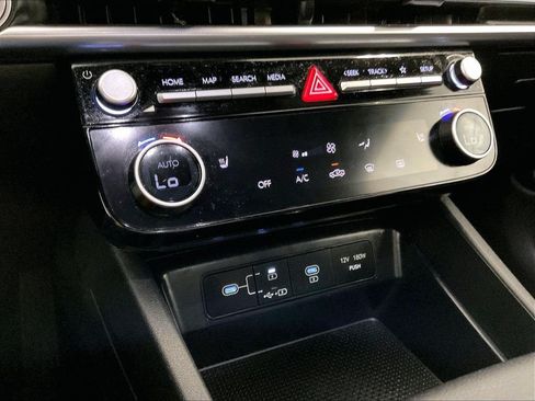 Used 2025 Hyundai Santa Cruz SEL AWD/4WD image 25