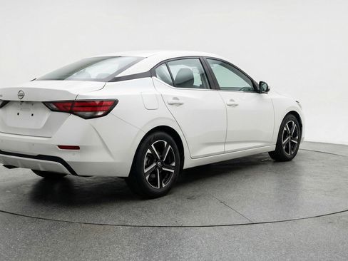 Used 2025 Nissan Sentra SV FWD image 9