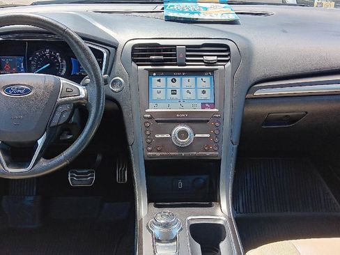 Used 2017 Ford Fusion Titanium image 4