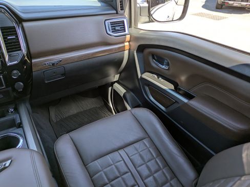 Certified 2024 Nissan Titan Platinum Reserve w/ Moonroof Package image 17