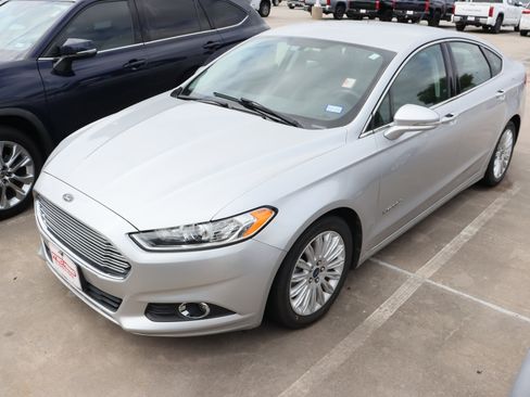 Used 2016 Ford Fusion SE w/ Equipment Group 502A image 5