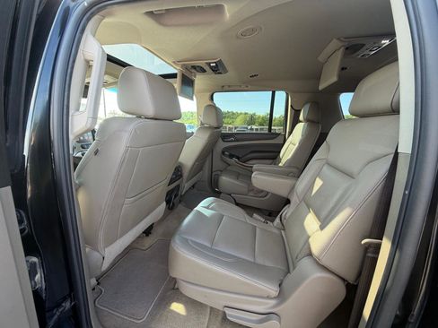 Used 2018 Chevrolet Suburban Premier AWD/4WD image 12