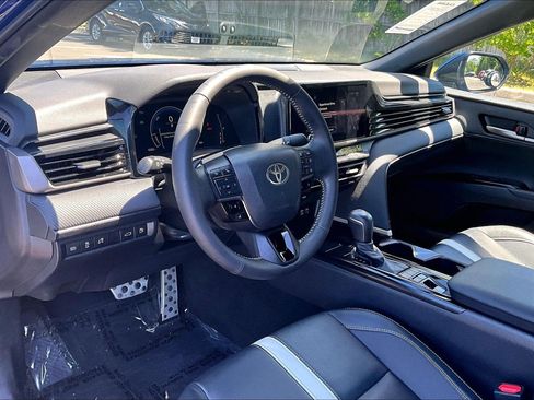 Used 2025 Toyota Camry SE w/ Convenience Package FWD image 13