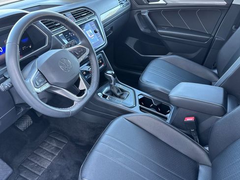 Used 2022 Volkswagen Tiguan SE w/ Panoramic Sunroof Package image 10