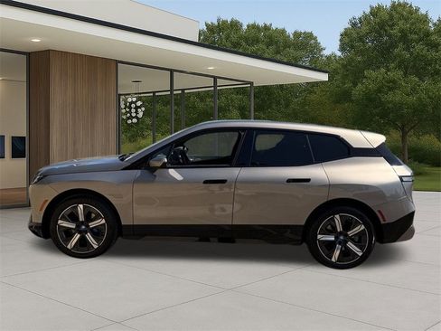 Used 2025 BMW iX xDrive50 w/ Premium Package image 9