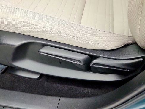 Used 2023 Honda HR-V LX image 11