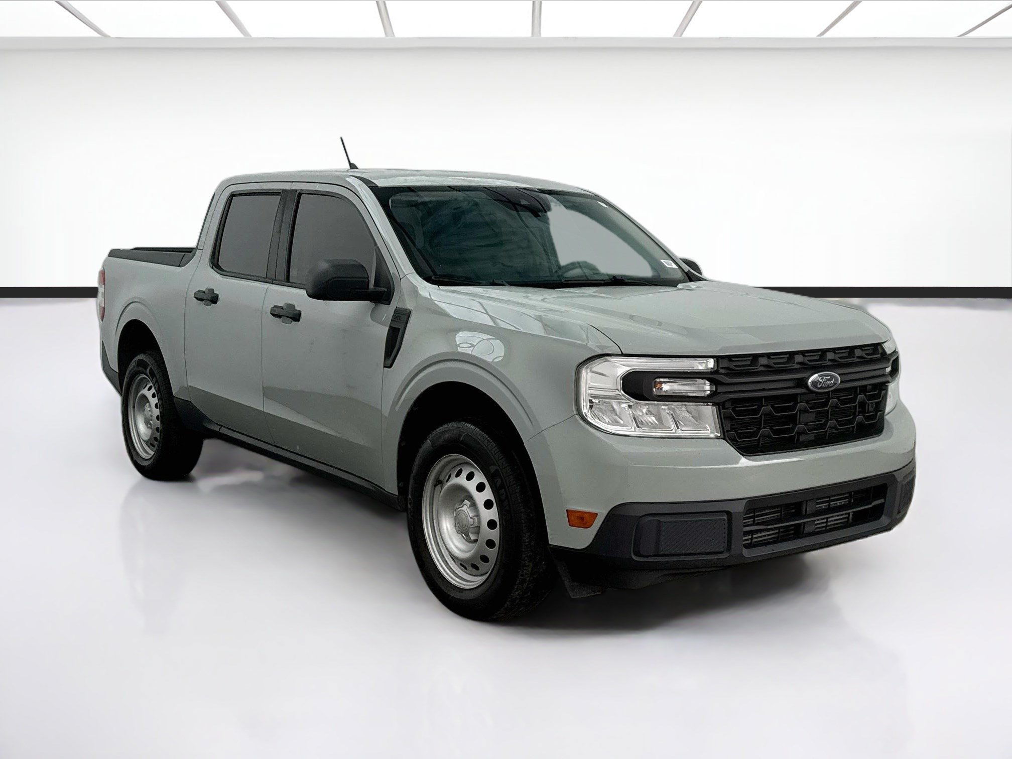 Used 2023 Ford Maverick XL FWD image 3