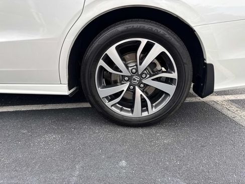 Certified 2024 Honda Odyssey Touring image 11