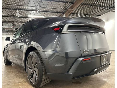 Used 2026 Tesla Model Y 2WD image 17