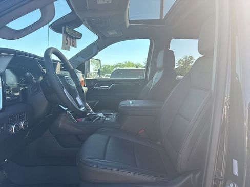 Used 2025 GMC Sierra 2500 Denali w/ Technology Package AWD/4WD image 5