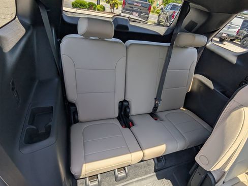Used 2023 Chevrolet Traverse Premier AWD/4WD image 14