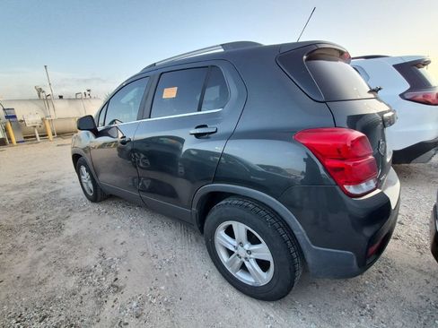 Used 2017 Chevrolet Trax LT FWD image 3