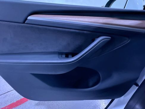 Used 2024 Tesla Model Y Long Range image 29