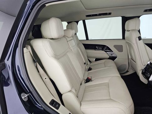 Used 2023 Land Rover Range Rover Long Wheelbase SE image 12