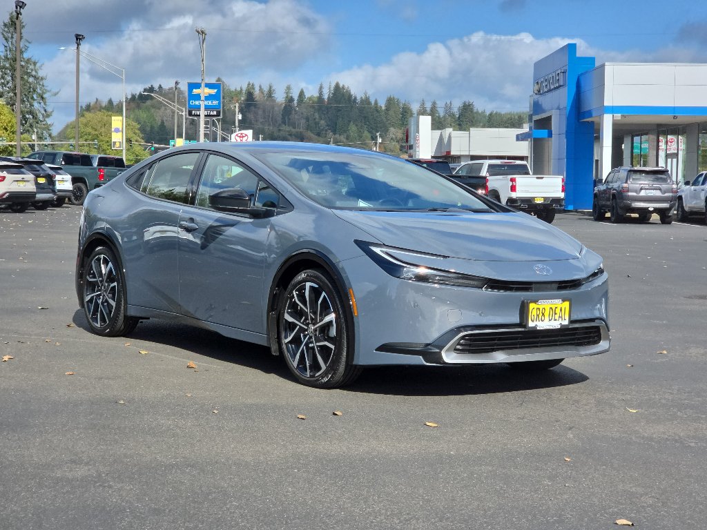 Used 2024 Toyota Prius Prime Premium FWD image 2