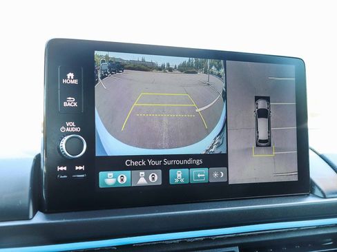 Used 2025 Honda Pilot TrailSport image 32