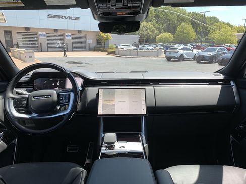 Used 2025 Land Rover Range Rover SE AWD/4WD image 30