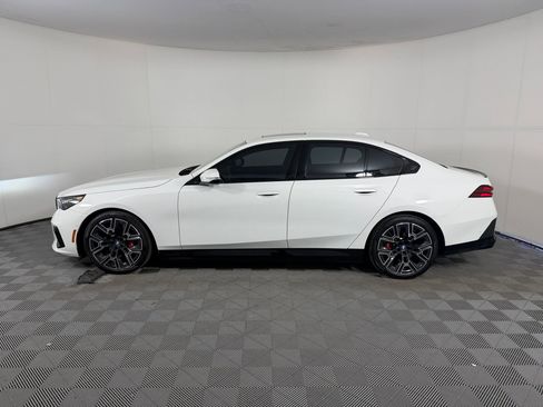 Used 2024 BMW i5 eDrive40i w/ M Sport Package image 2