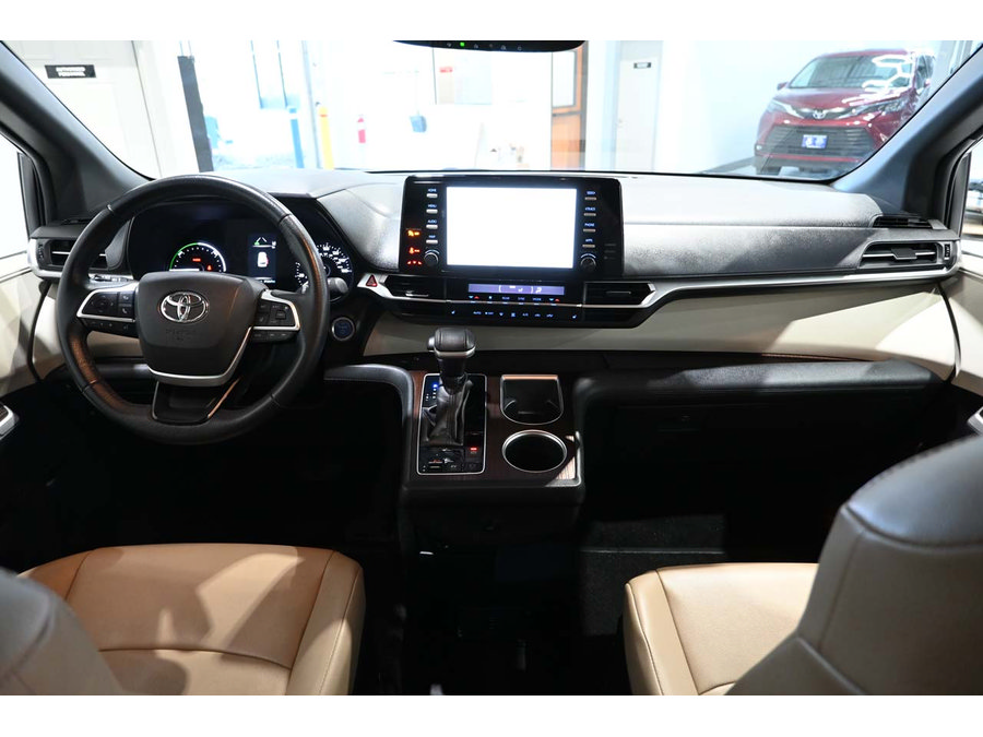 Used 2021 Toyota Sienna XLE AWD/4WD image 23