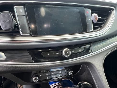 Used 2021 Buick Enclave Essence FWD image 9