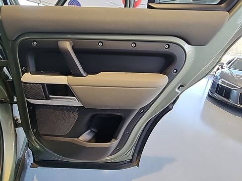 Used 2022 Land Rover Defender 110 SE image 21