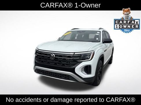 Used 2024 Volkswagen Atlas Peak Edition SE AWD/4WD image 2
