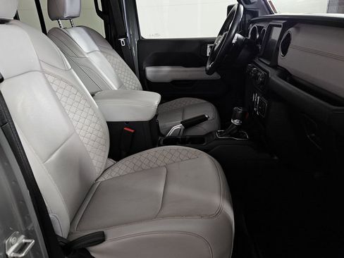 Used 2022 Jeep Wrangler Unlimited Sahara image 29